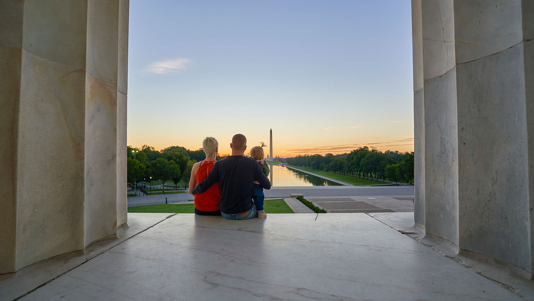 Family viewing Washington Monument