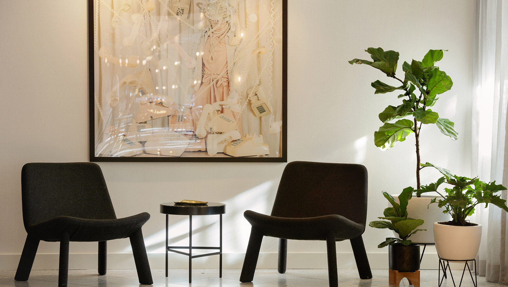 lobby seating with chairs and plants